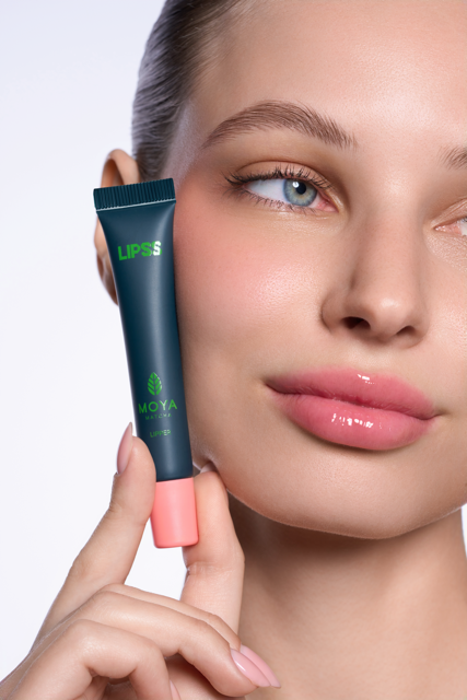 MATCHA STRAWBERRY LIPPER - лімітована колаборація LIPSS × MOYA